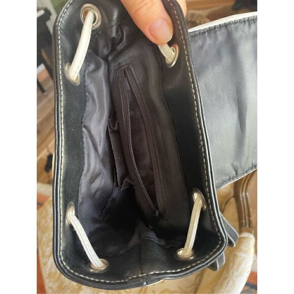 Small vegan leather backpack - Picture 3 of 10